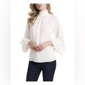509 - Vince Camuto NWT Elegant White Women's Top with Ruffle Sleeves, Size Large